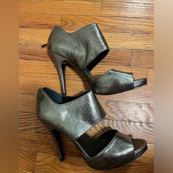 NINE WEST METALLIC SILVER GRAY STILETTOS SIZE 7 1/2 M - Picture 6 of 7
